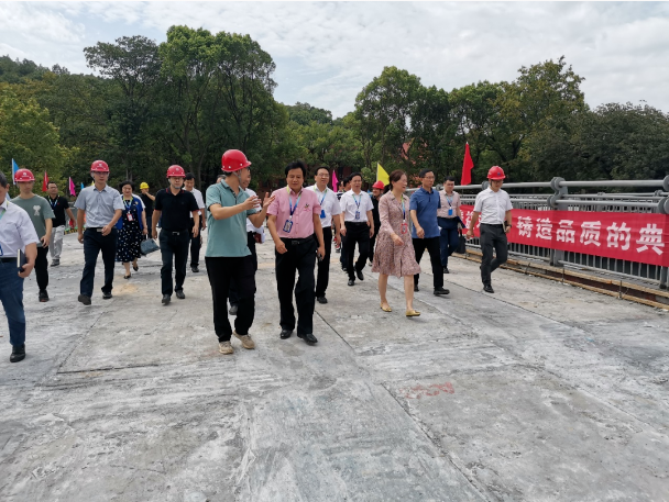 市政要聞 | 湖南工商大學(xué)黨委書記陳曉紅院士、長(zhǎng)沙市公共工程建設(shè)中心總工劉學(xué)武帶隊(duì)赴湖南工商大學(xué)跨桐梓坡路過街天橋項(xiàng)目考察調(diào)研